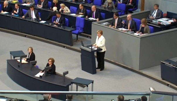 Меркель о НАТО и России: напугать и пригласить к диалогу