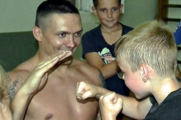 Боксер Усик – киевским медиа: «Крым это Крым. А вы скот рогатый…»