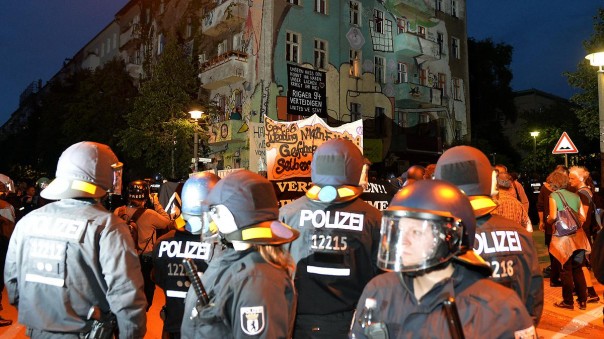 В ходе беспорядков в Берлине пострадали более 120 полицейских