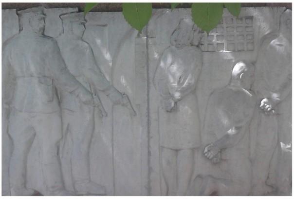 Неполживый памятник в центре Ростова