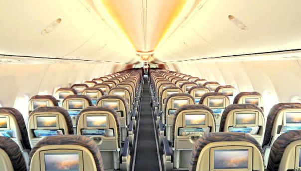 В Израиле журналист под видом уборщика 12 раз пронес "бомбу" на борт самолета