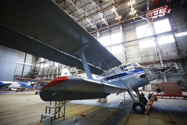 Как создают «кукурузники» из композита и испытывают Superjet
