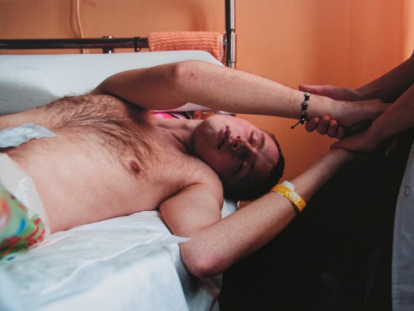 «Я назвал свой нерв Путиным – он меня мучает постоянно» – в Киеве открылась выставка фото искалеченных солдат АТО «Я назвал свой нерв Путиным – он меня мучает постоянно» – в Киеве открылась выставка фото искалеченных солдат АТО