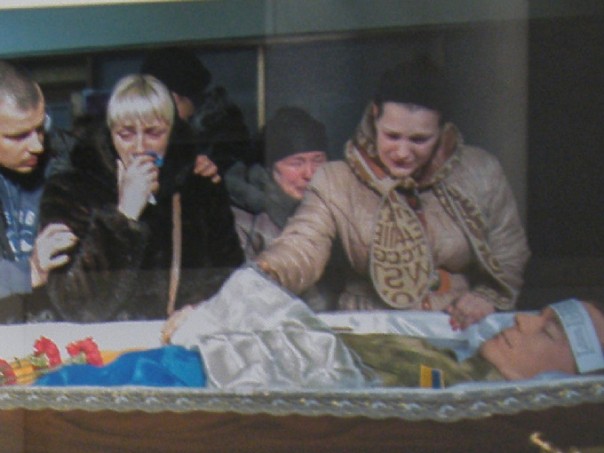 «Я назвал свой нерв Путиным – он меня мучает постоянно» – в Киеве открылась выставка фото искалеченных солдат АТО «Я назвал свой нерв Путиным – он меня мучает постоянно» – в Киеве открылась выставка фото искалеченных солдат АТО