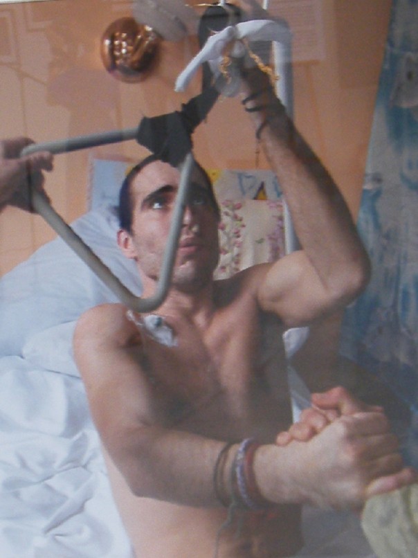 «Я назвал свой нерв Путиным – он меня мучает постоянно» – в Киеве открылась выставка фото искалеченных солдат АТО «Я назвал свой нерв Путиным – он меня мучает постоянно» – в Киеве открылась выставка фото искалеченных солдат АТО