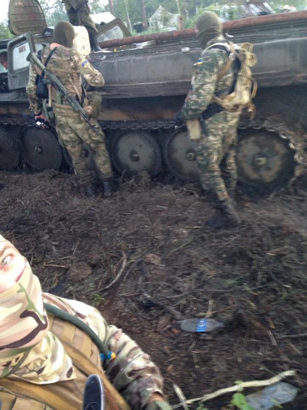 Украинские копатели янтаря сбили 2 беспилотника и атаковали Нацгвардию с помощью бронетехники