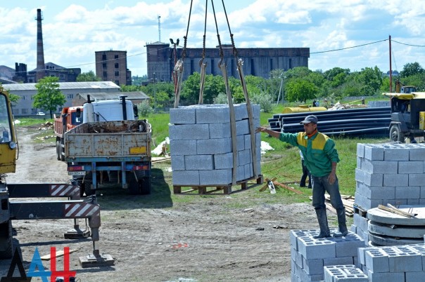 Власти Макеевки восстановили почти 350 частных домов и многоэтажек, поврежденных обстрелами ВСУ