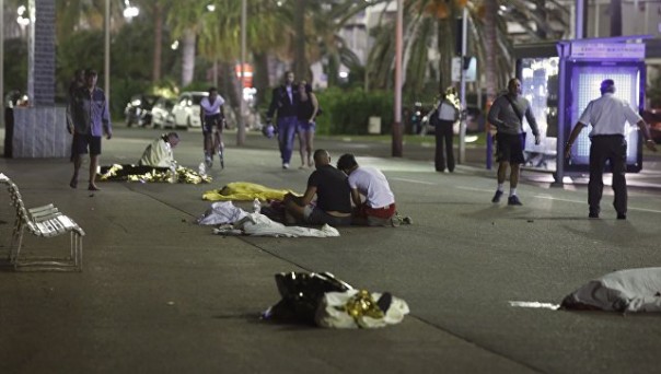 В Ницце совершен теракт, погибли не менее 80 человек 18+ В Ницце совершен теракт, погибли не менее 80 человек 18+