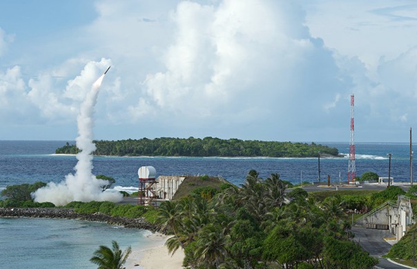 Премьера Южной Кореи забросали бутылками и яйцами из-за системы ПРО США