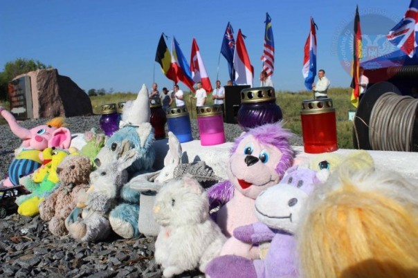 Пресс-подход Александра Захарченко. Митинг памяти жертв трагедии крушения Боинга 777 15.07.2016 Пресс-подход Александра Захарченко. Митинг памяти жертв трагедии крушения Боинга 777 15.07.2016