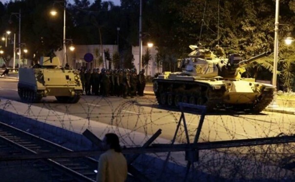 В Турции сообщают: Попытка военного переворота провалилась, идут аресты организаторов