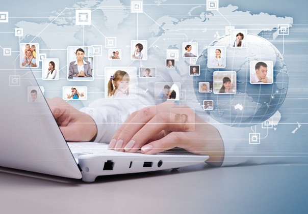 Двойная жизнь учителей: зачем родители следят за их социальными сетями