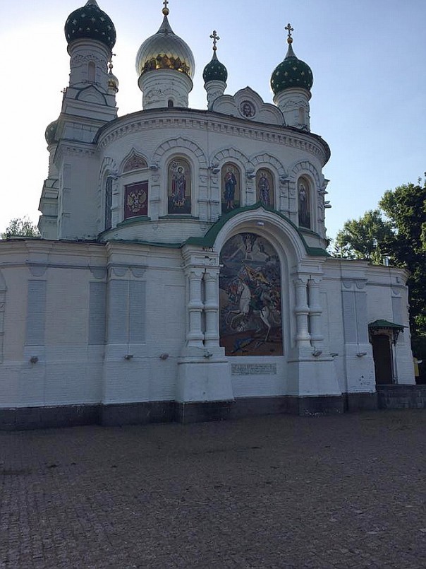 Советник МВД настучал в СБУ на храм в Полтаве: На фреске Петр I топчет желто-синий флаг