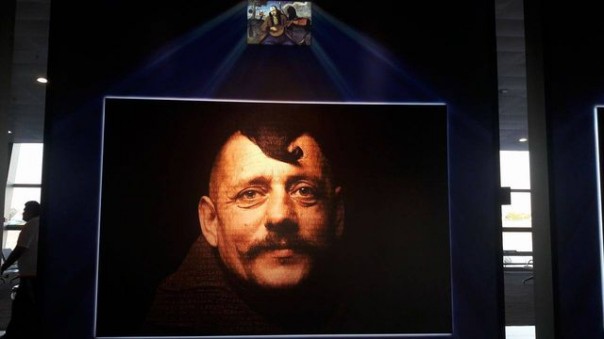 Пародия на "Тайную вечерю" работы потомка карателя Бабьего Яра встречает прилетающих в Борисполь Пародия на "Тайную вечерю" работы потомка карателя Бабьего Яра встречает прилетающих в Борисполь