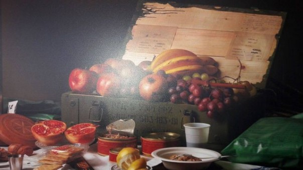 Пародия на "Тайную вечерю" работы потомка карателя Бабьего Яра встречает прилетающих в Борисполь Пародия на "Тайную вечерю" работы потомка карателя Бабьего Яра встречает прилетающих в Борисполь