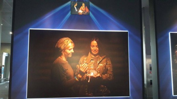 Пародия на "Тайную вечерю" работы потомка карателя Бабьего Яра встречает прилетающих в Борисполь Пародия на "Тайную вечерю" работы потомка карателя Бабьего Яра встречает прилетающих в Борисполь