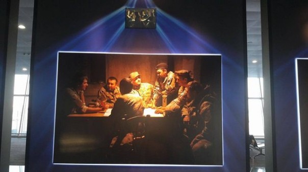 Пародия на "Тайную вечерю" работы потомка карателя Бабьего Яра встречает прилетающих в Борисполь Пародия на "Тайную вечерю" работы потомка карателя Бабьего Яра встречает прилетающих в Борисполь