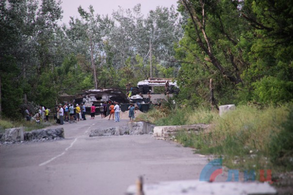 Сводка от НМ ЛНР 18 июля 2016 года. Взрыв в Станице произошел скорее из-за халатности ВСУ, а не из-за жары Сводка от НМ ЛНР 18 июля 2016 года. Взрыв в Станице произошел скорее из-за халатности ВСУ, а не из-за жары