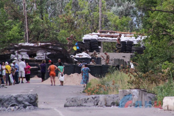 Сводка от НМ ЛНР 18 июля 2016 года. Взрыв в Станице произошел скорее из-за халатности ВСУ, а не из-за жары Сводка от НМ ЛНР 18 июля 2016 года. Взрыв в Станице произошел скорее из-за халатности ВСУ, а не из-за жары