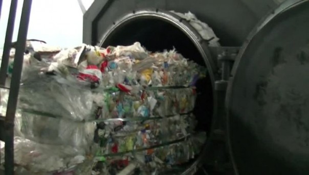 Бизнесмен из Екатеринбурга научился гнать нефть из мусора