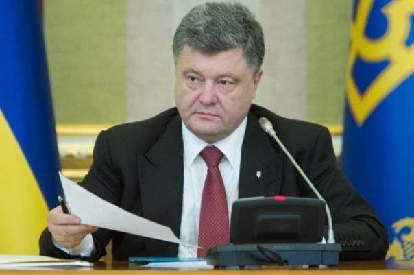 Декоммунизация мозга: Порошенко может запретить красные карандаши
