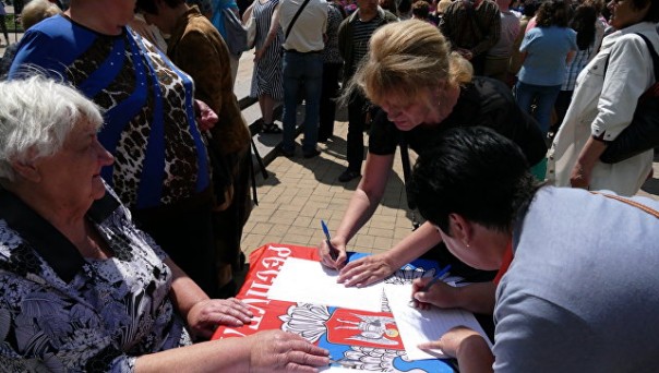 Жители республик хотят мира, заставит ли Европа Киев выполнить Минск-2