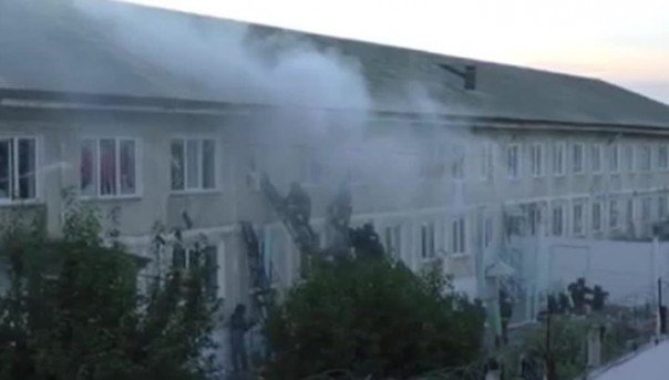 В сети появилось видео подавления бунта заключенных в Хакасии