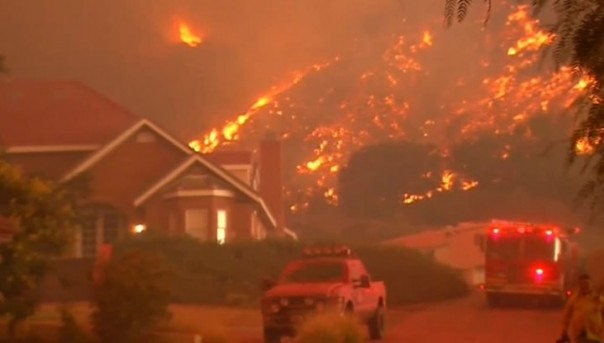 На западном побережье США бушуют лесные пожары