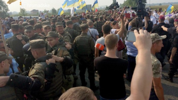 Бесноватые «майдановцы» напали на Крестный ход под Киевом