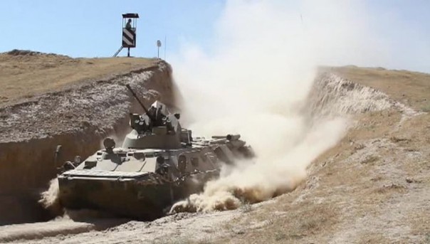 Российские военные испытали БТРы с повышенной огневой мощью. Видео