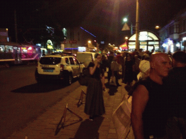 В Одессе радикалы не выпустили паломников Крестного хода из города, угрожая сжечь заживо В Одессе радикалы не выпустили паломников Крестного хода из города, угрожая сжечь заживо