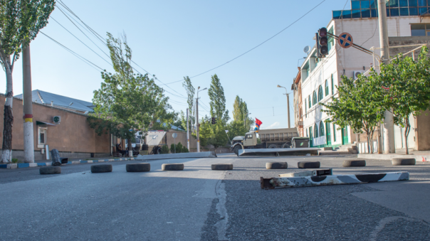 Вооружённые люди в Ереване захватили в заложники врачей