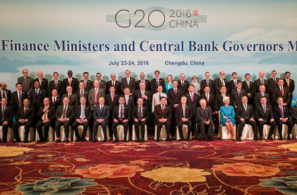 Русский медведь выигрывает на понижении. Александр Запольскис