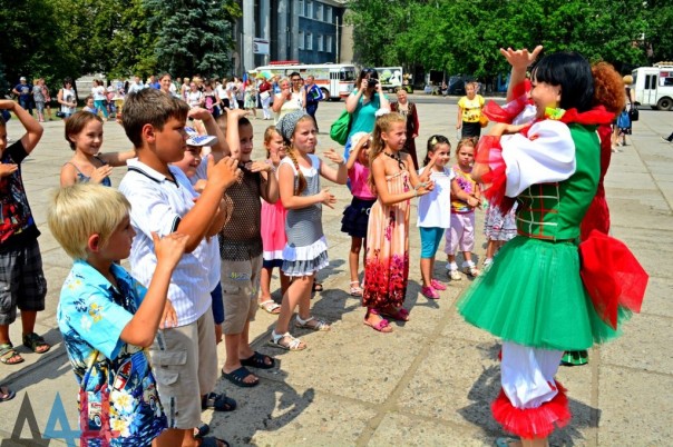 В Горловке начался масштабный республиканский фестиваль городов и районов В Горловке начался масштабный республиканский фестиваль городов и районов