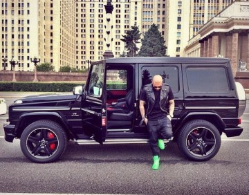 Жирное самолюбование - так назвал поступок выпускников генерал-майор ФСБ