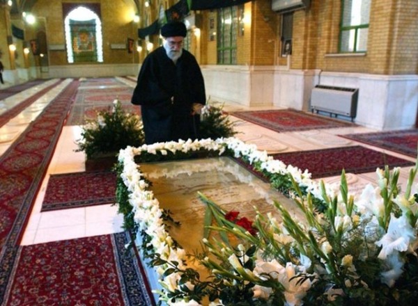 Аятолла Хаменеи: Иран сотрудничать с США в Сирии не будет