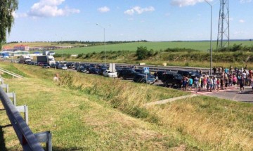 Митингующие блокировали авто польского консула на украинско-польской границе