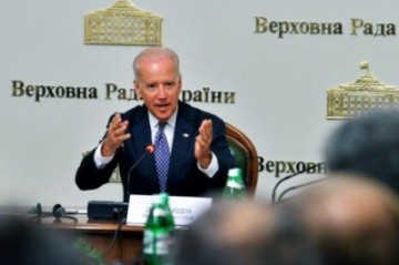 Условия дружбы: Байден потребовал от Порошенко вернуть Крым и сделать там военную базу НАТО