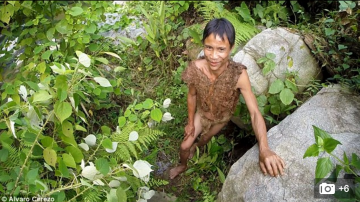 Во Вьетнаме семья, скрывавшаяся от атак ВВС США с 1972 года, вышла из джунглей