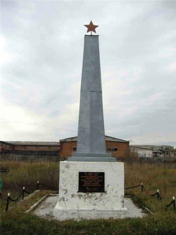 Останки 600 человек достали из-под железной «дороги на крови»