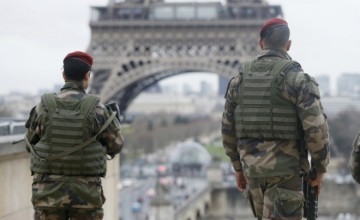 Шеф DGSI: Франция на грани гражданской войны.