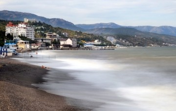Власти Крыма снесут все незаконно построенные жилые дома у моря