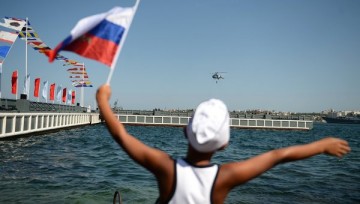 КС изучит законность признания жителей Крыма гражданами России