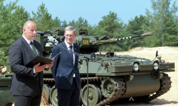 Бизнес на "русской угрозе" - Лондон продал Риге 123 БМП по цене, завышенной в 5 раз