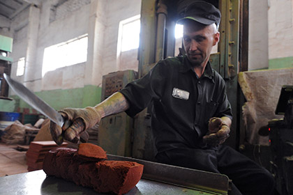 Трупчинов привыкает носить зековскую робу