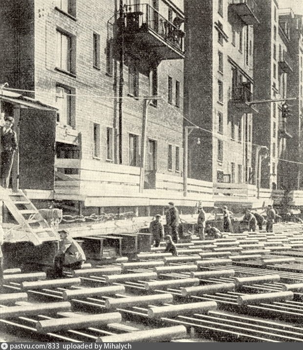 Как передвигали дома в Москве