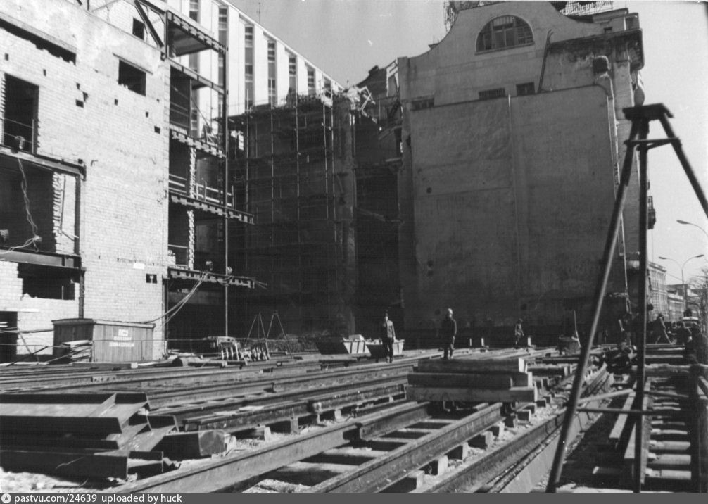 Как передвигали дома в Москве