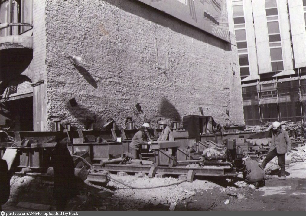 Как передвигали дома в Москве