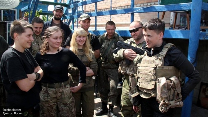 Савченко подняла украинцев на митинг под окнами Порошенко Савченко подняла украинцев на митинг под окнами Порошенко