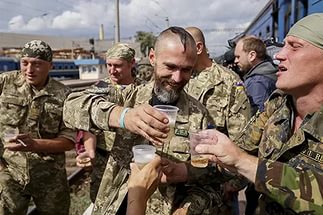 12 “хероев” АТО неделю насиловали девочку на Донбассе, пока она не умерла